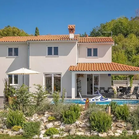 Vila Kapelica *