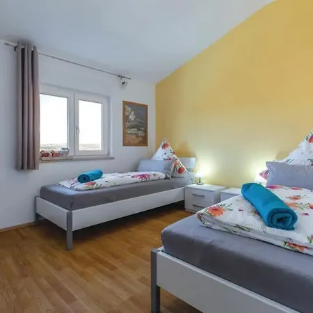 Vila Kapelica *