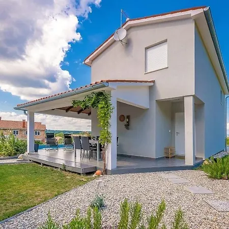 Kapelica Villa *